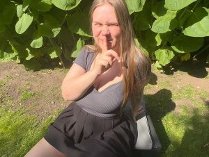 Maja-Meer Porno Video: Nachbar mäht den Rasen während wir heimlich einen Quickie haben!